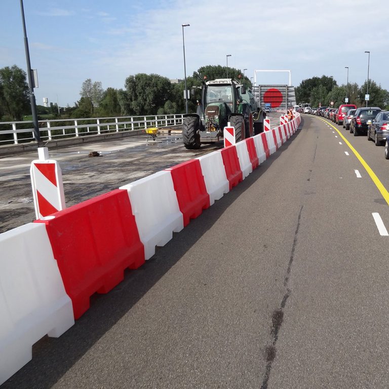 Witte 80 Cm Hoge Kunststof Barrier Als Afscheiding