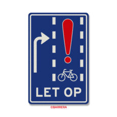 Let op recht doorgaande fietsers